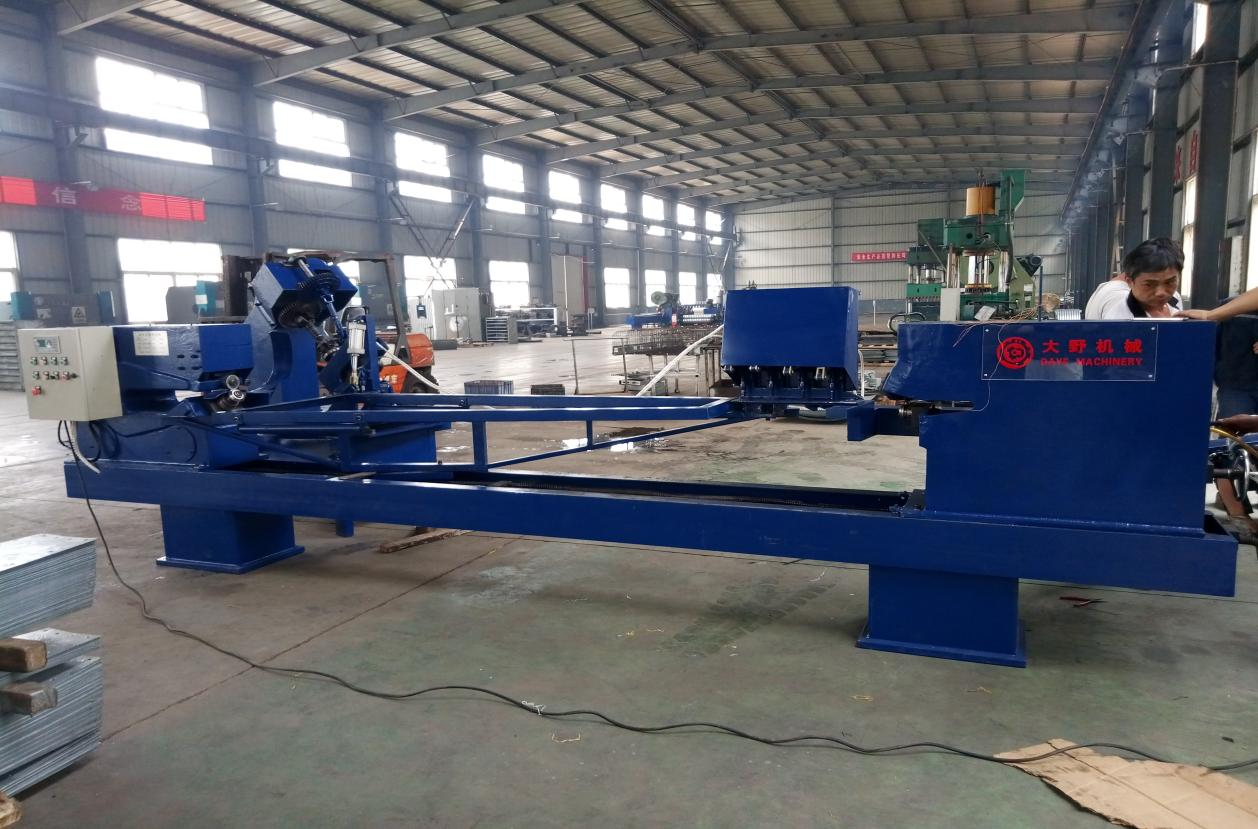 新鄉(xiāng)市大野機(jī)械制造有限公司對(duì)料塔扇形彎邊機(jī)的開(kāi)發(fā)研制，升級(jí)換代的變化。